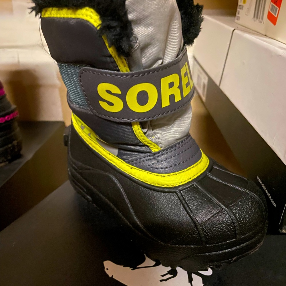 Boys snow boots Sorel
